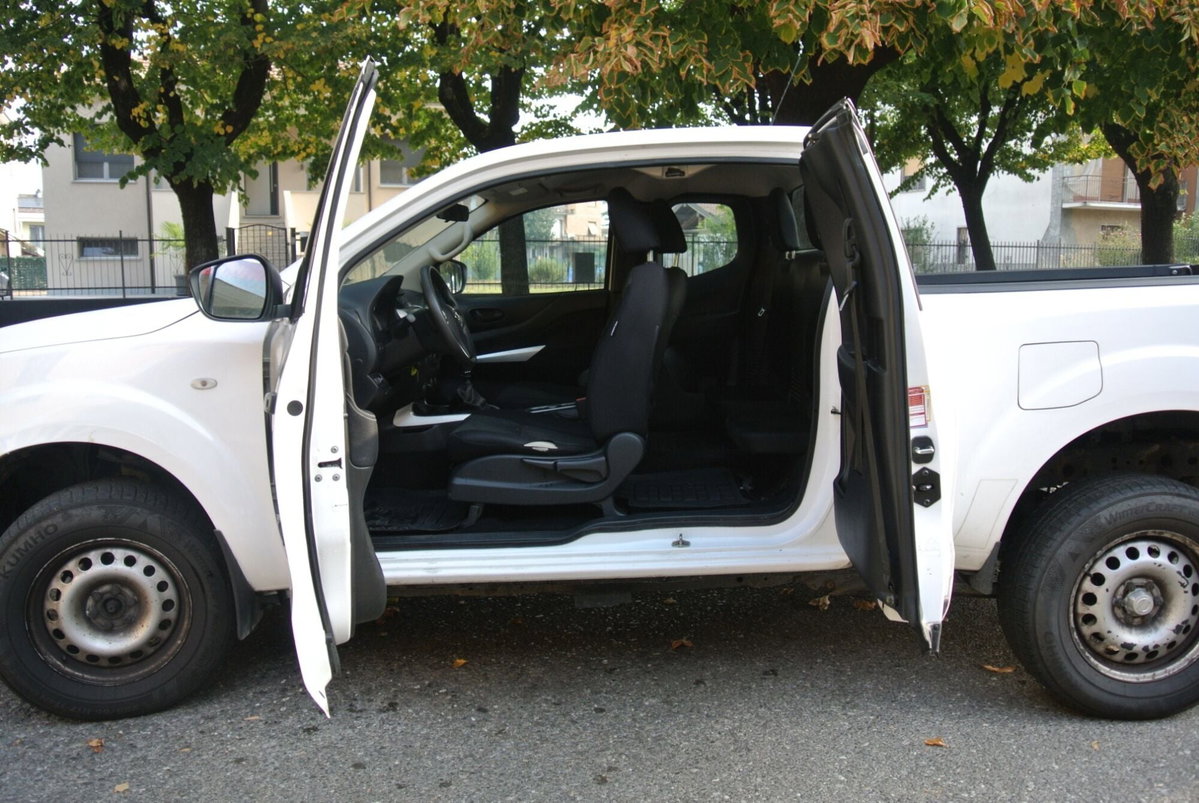 Nissan Navara 2.3 dCi 4WD King Cab Visia (20)