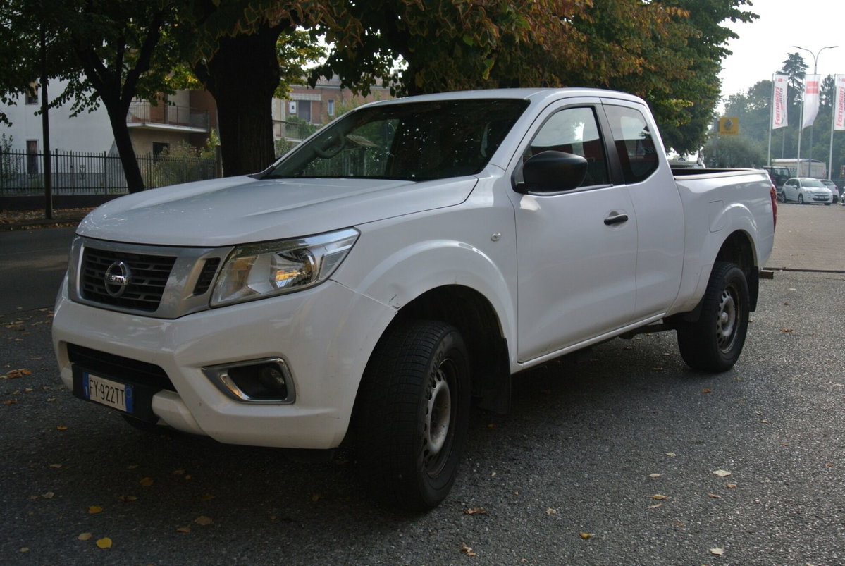 Nissan Navara 2.3 dCi 4WD King Cab Visia (3)
