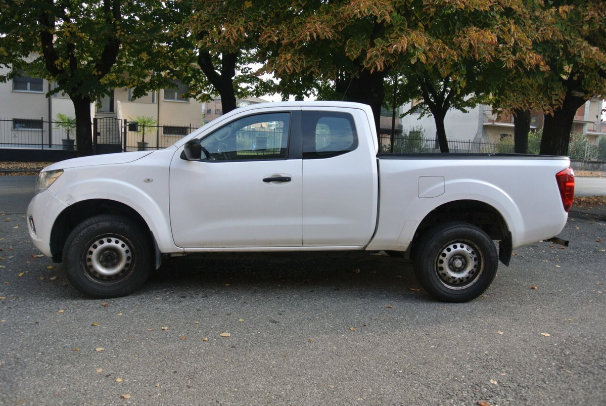 Nissan Navara 2.3 dCi 4WD King Cab Visia (4)