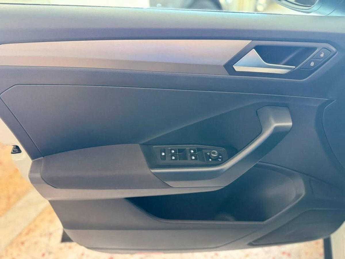 Volkswagen T-Roc 1.6 TDI SCR Style BlueMotion Technology (19)