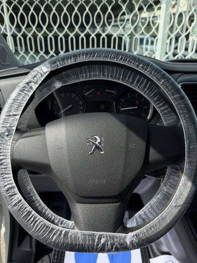 Peugeot Traveller BlueHDi 120 S&S Compact Active (10)