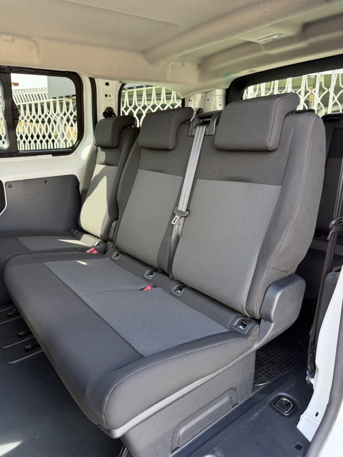 Peugeot Traveller BlueHDi 120 S&S Compact Active (14)