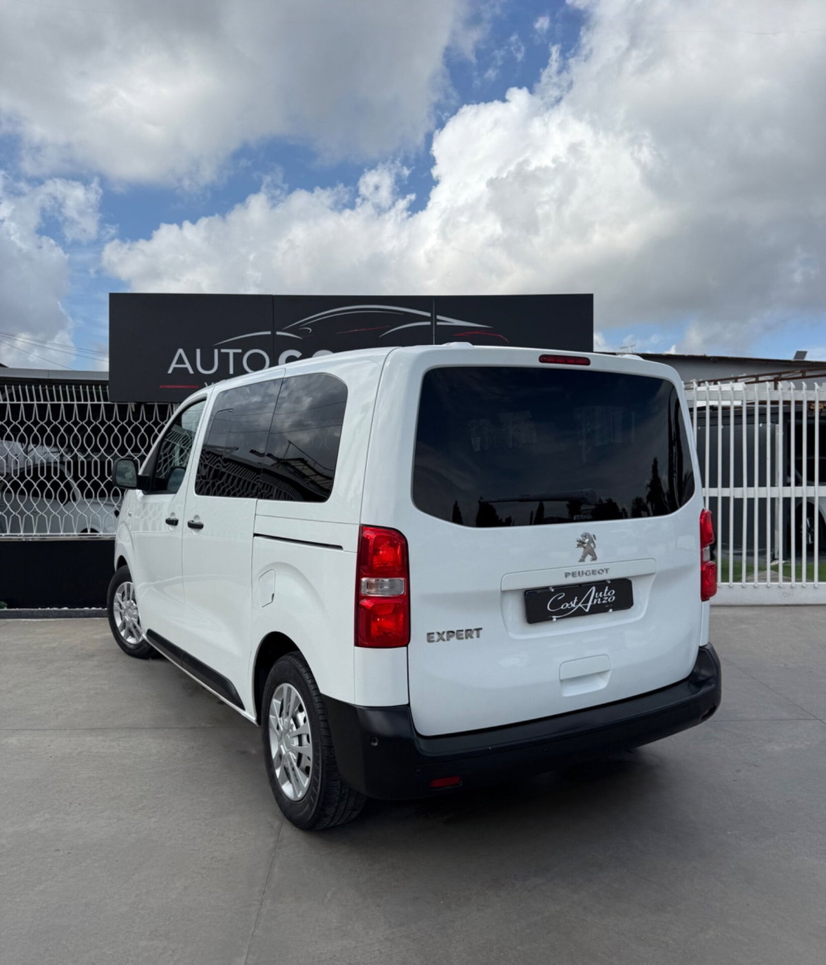 Peugeot Traveller BlueHDi 120 S&S Compact Active (4)