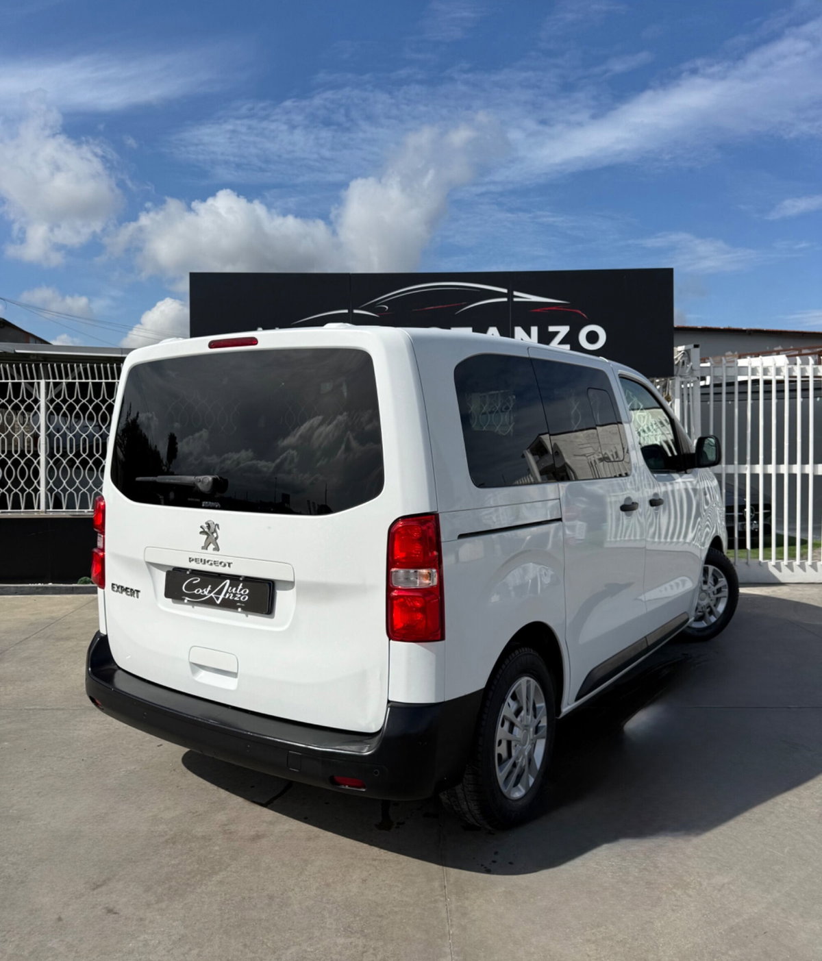 Peugeot Traveller BlueHDi 120 S&S Compact Active (6)