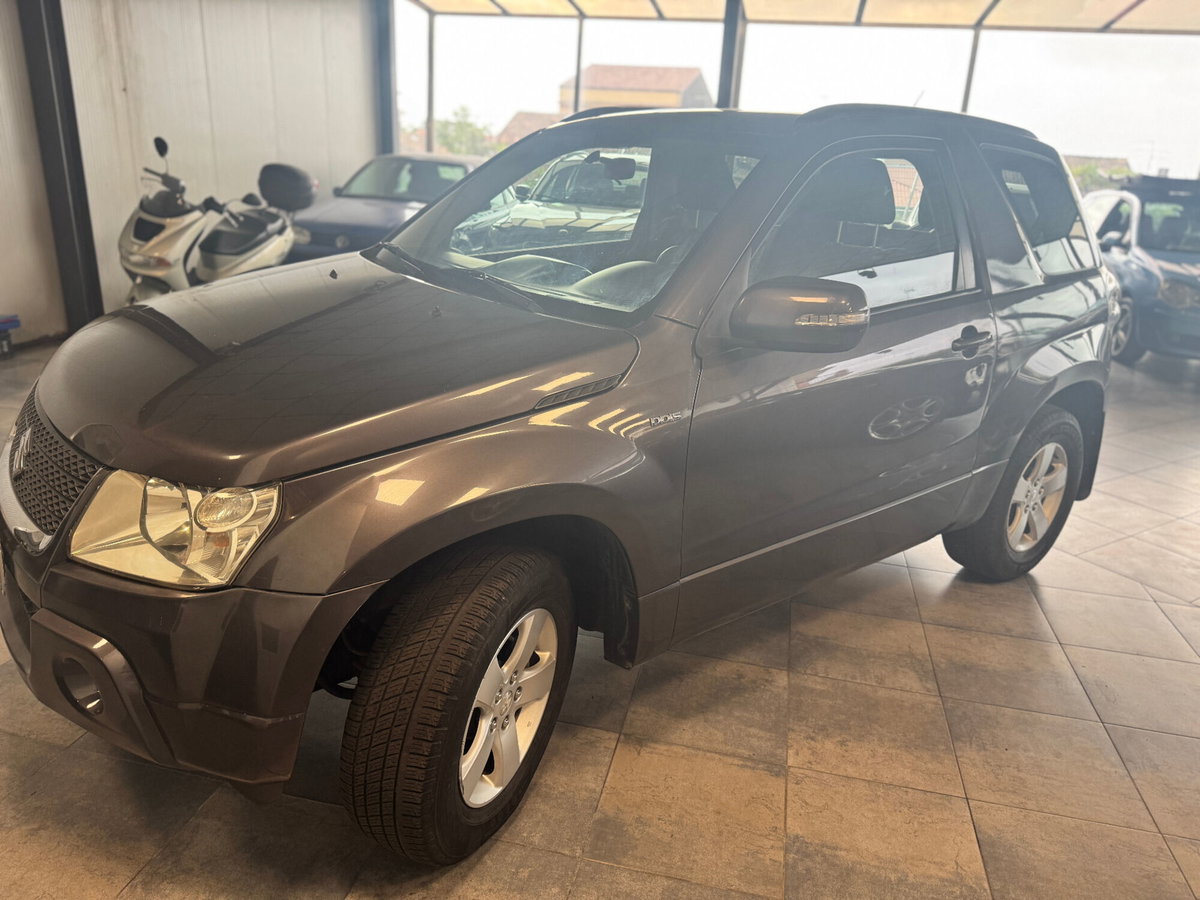 Suzuki Grand Vitara 1.9 DDiS 3 porte Offroad (2)