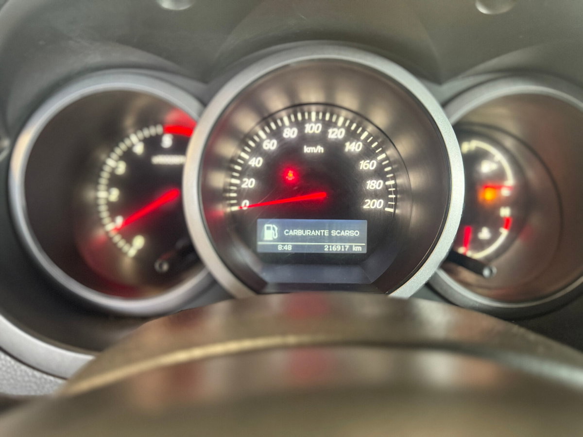 Suzuki Grand Vitara 1.9 DDiS 3 porte Offroad (6)