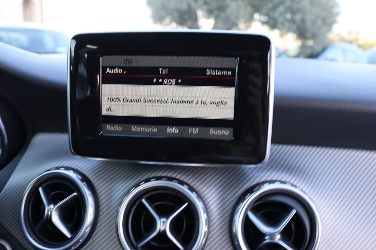 Mercedes-Benz GLA SUV 200 CDI Automatic Premium (20)
