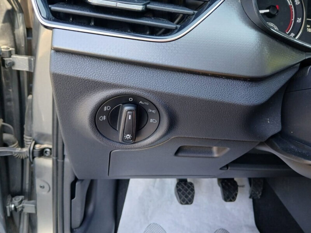 Skoda Kamiq 1.0 TSI 110 CV Dark Shade (16)