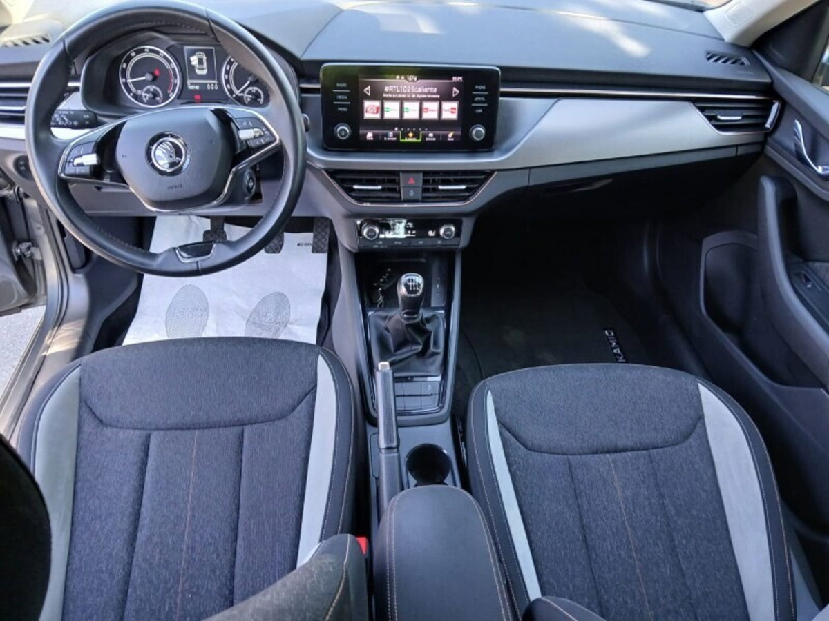 Skoda Kamiq 1.0 TSI 110 CV Dark Shade (5)