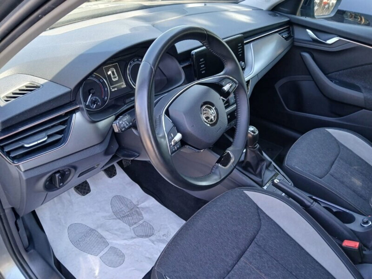 Skoda Kamiq 1.0 TSI 110 CV Dark Shade (7)