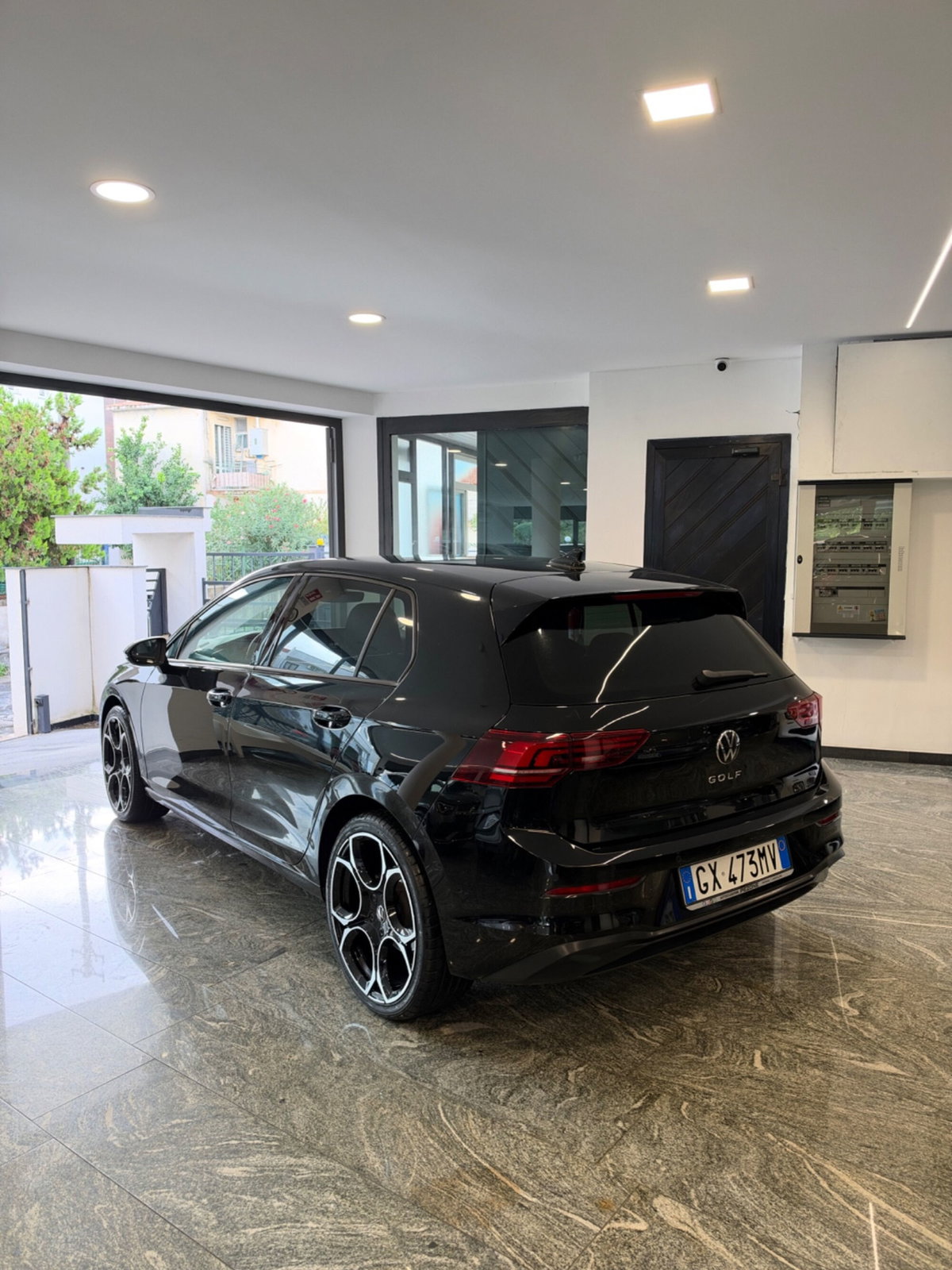 Volkswagen Golf 2.0 TDI 150 CV DSG SCR R-Line (2)