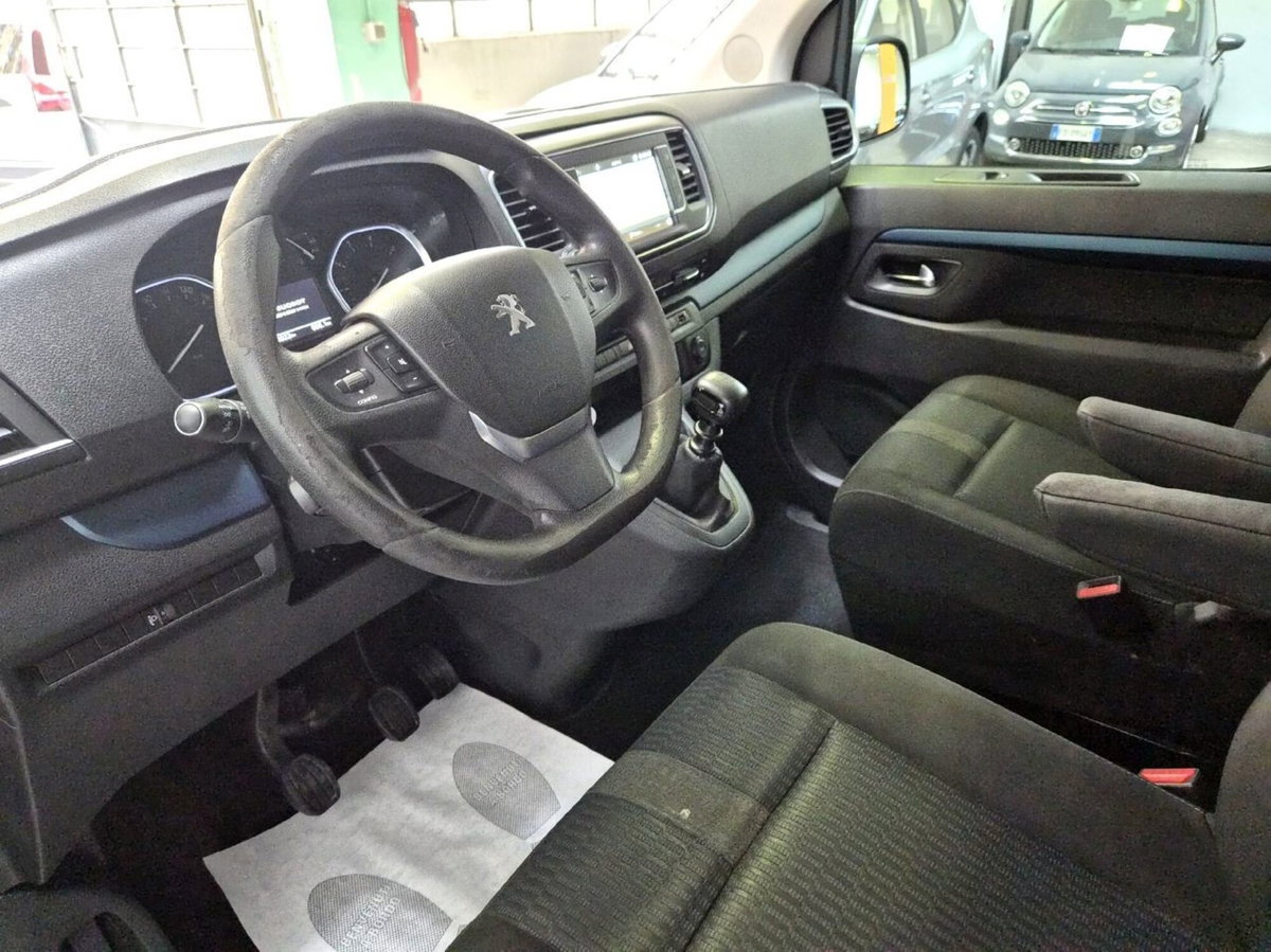 Peugeot Traveller BlueHDi 115 S&S Compact Allure (11)