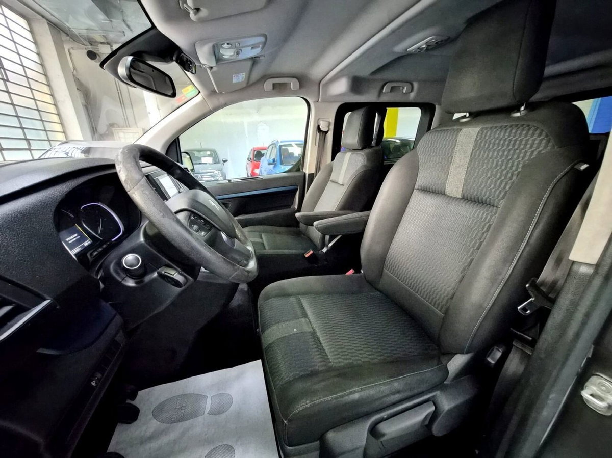 Peugeot Traveller BlueHDi 115 S&S Compact Allure (13)