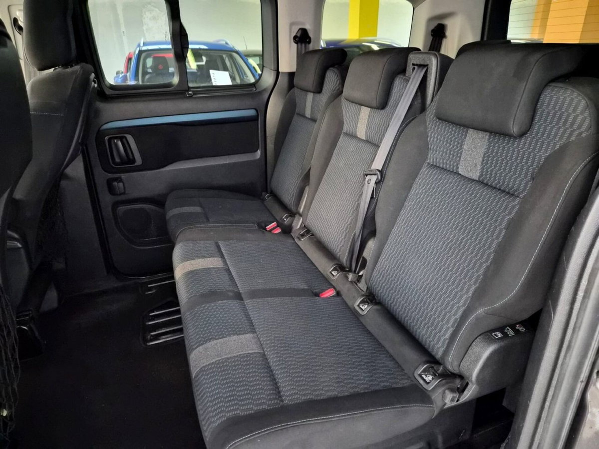Peugeot Traveller BlueHDi 115 S&S Compact Allure (19)