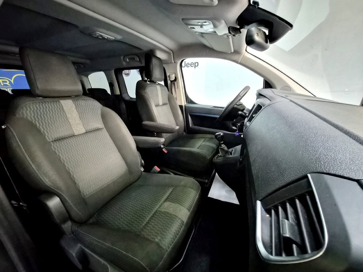 Peugeot Traveller BlueHDi 115 S&S Compact Allure (9)