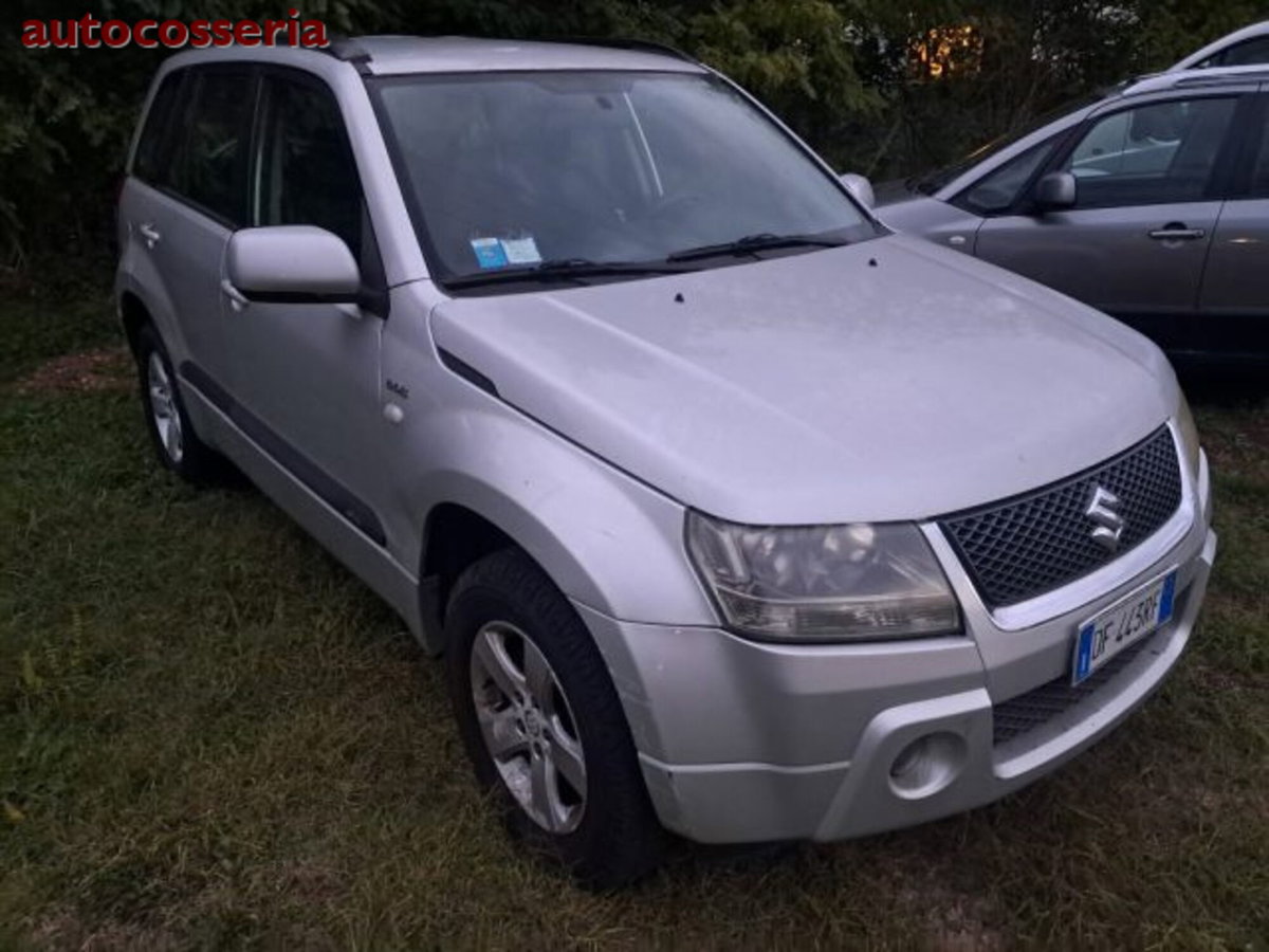 Suzuki Grand Vitara 1.9 DDiS 5 porte Crossover (2)