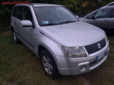 Suzuki Grand Vitara 1.9 DDiS 5 porte Crossover (2)