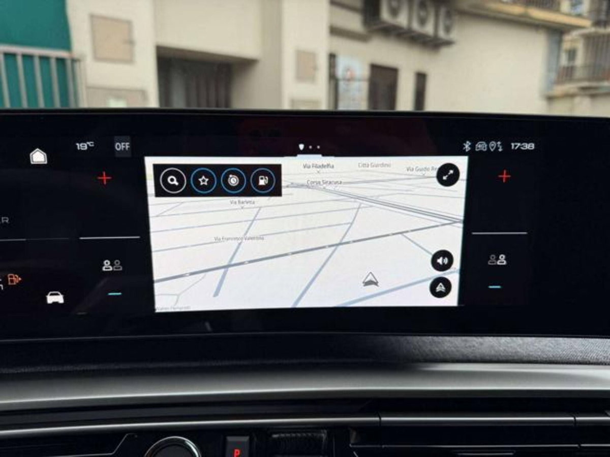 Peugeot 3008 1.2 hybrid 48V GT 136cv e-dcs6 (13)