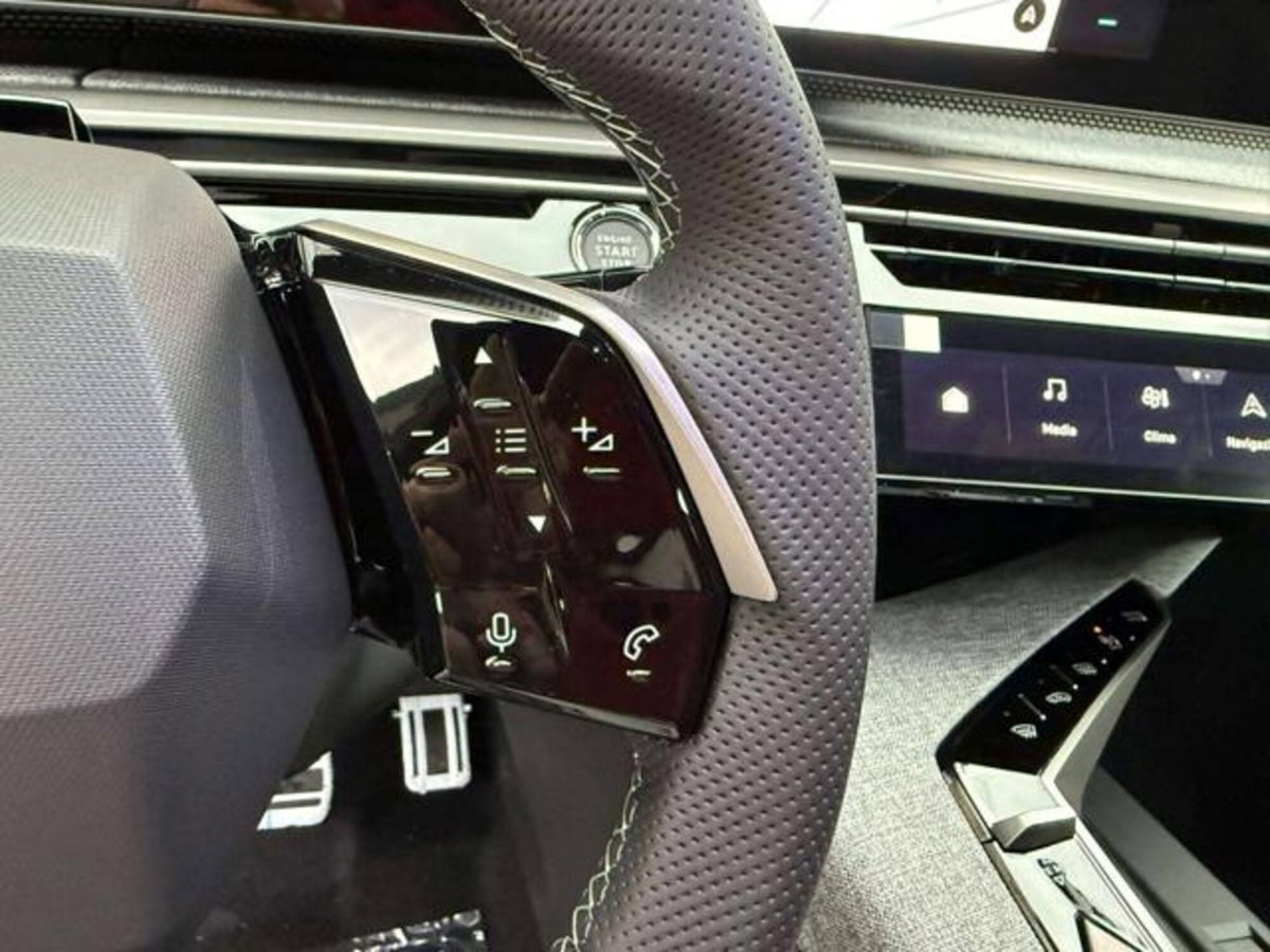 Peugeot 3008 1.2 hybrid 48V GT 136cv e-dcs6 (18)