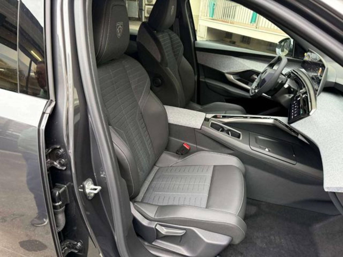 Peugeot 3008 1.2 hybrid 48V GT 136cv e-dcs6 (20)