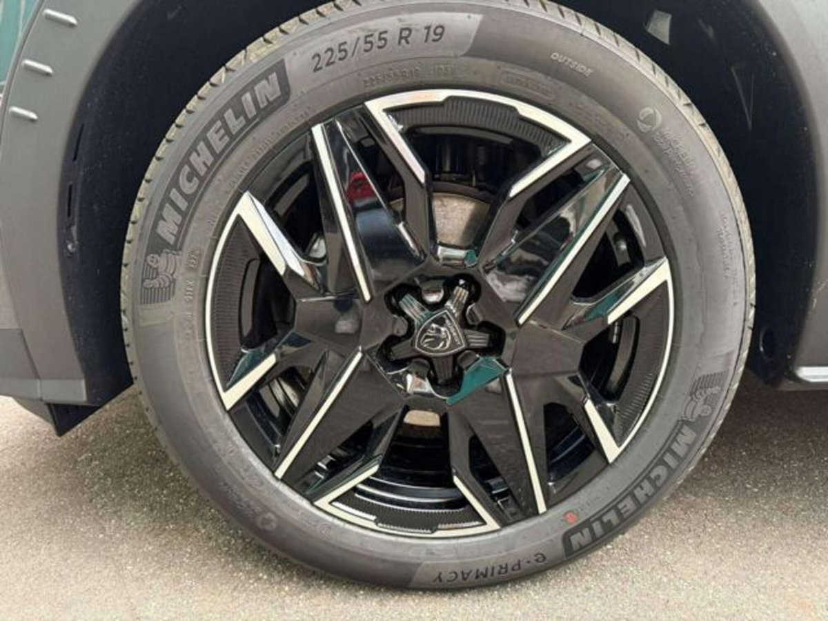 Peugeot 3008 1.2 hybrid 48V GT 136cv e-dcs6 (7)