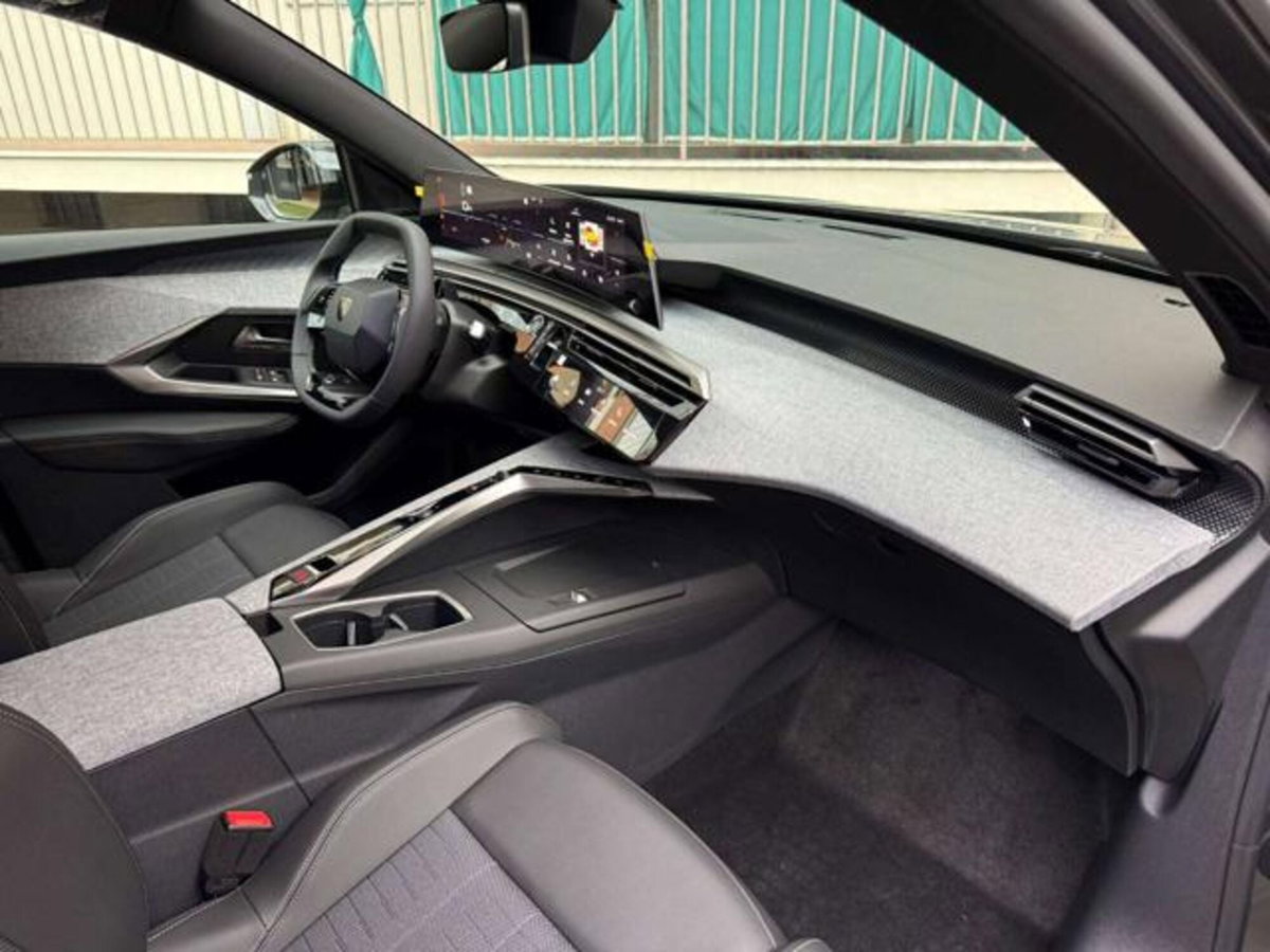 Peugeot 3008 1.2 hybrid 48V GT 136cv e-dcs6 (9)