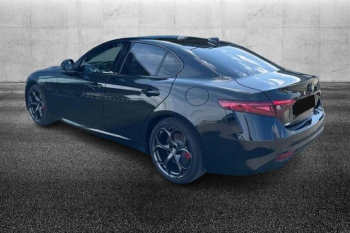 Alfa Romeo Giulia 2.2 Turbodiesel 190 CV AT8 B-Tech (4)