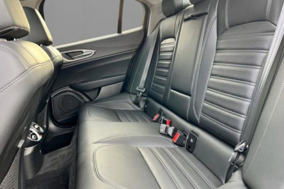Alfa Romeo Giulia 2.2 Turbodiesel 190 CV AT8 B-Tech (8)