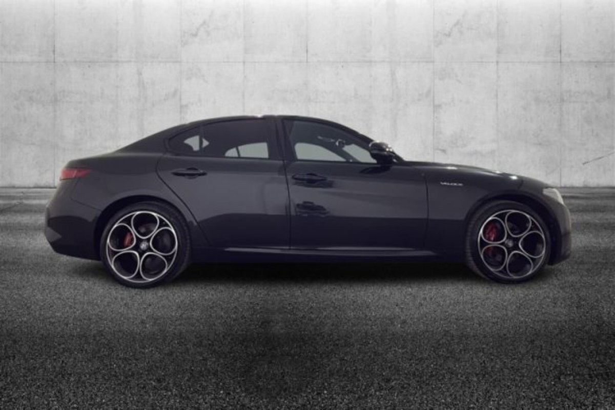 Alfa Romeo Giulia 2.0 Turbo 280 CV AT8 AWD Q4 Veloce (5)