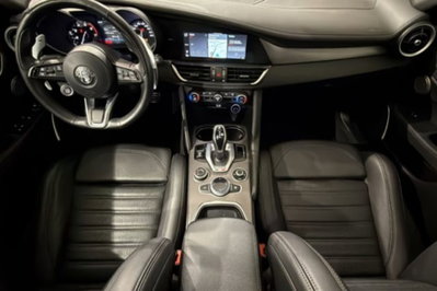 Alfa Romeo Giulia 2.0 Turbo 280 CV AT8 AWD Q4 Veloce (6)