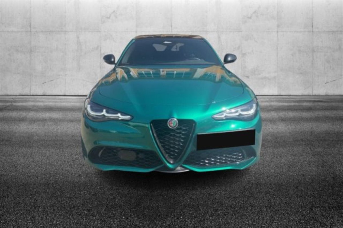 Alfa Romeo Giulia 2.0 Turbo 280 CV AT8 AWD Q4 Estrema (4)