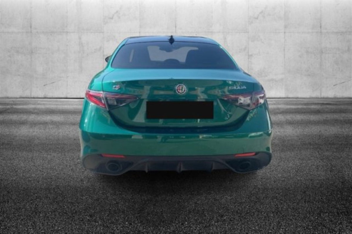 Alfa Romeo Giulia 2.0 Turbo 280 CV AT8 AWD Q4 Estrema (5)