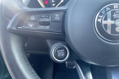 Alfa Romeo Giulia 2.0 Turbo 280 CV AT8 AWD Q4 Estrema (8)