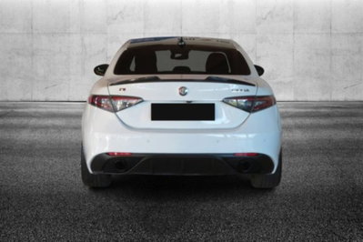 Alfa Romeo Giulia 2.0 Turbo 280 CV AT8 AWD Q4 Estrema (4)