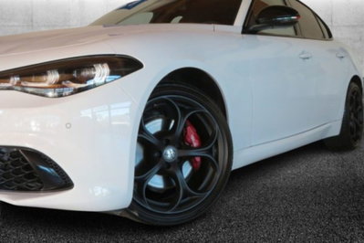 Alfa Romeo Giulia 2.0 Turbo 280 CV AT8 AWD Q4 Estrema (5)