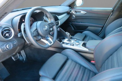 Alfa Romeo Giulia 2.0 Turbo 280 CV AT8 AWD Q4 Estrema (7)