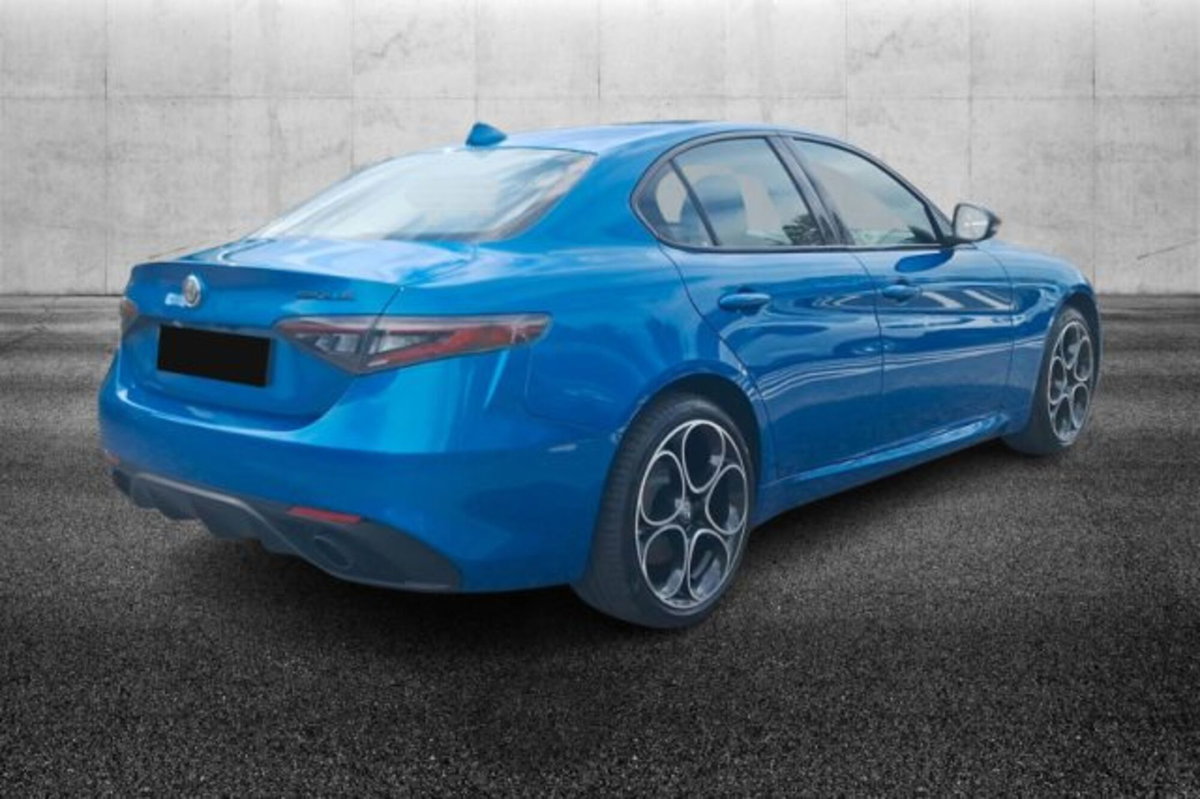Alfa Romeo Giulia 2.0 Turbo 280 CV AT8 AWD Q4 Veloce (2)