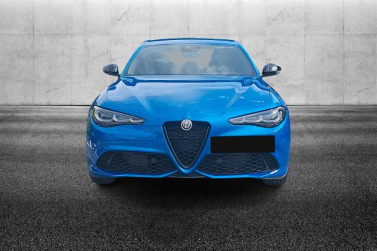 Alfa Romeo Giulia 2.0 Turbo 280 CV AT8 AWD Q4 Veloce (4)