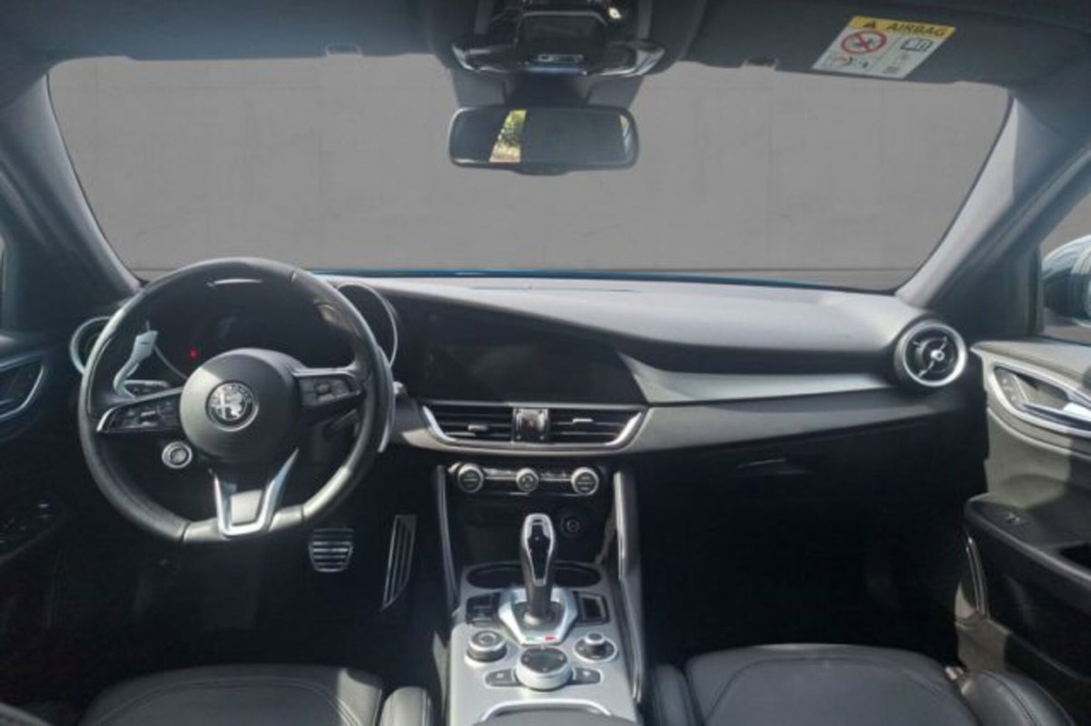 Alfa Romeo Giulia 2.0 Turbo 280 CV AT8 AWD Q4 Veloce (5)