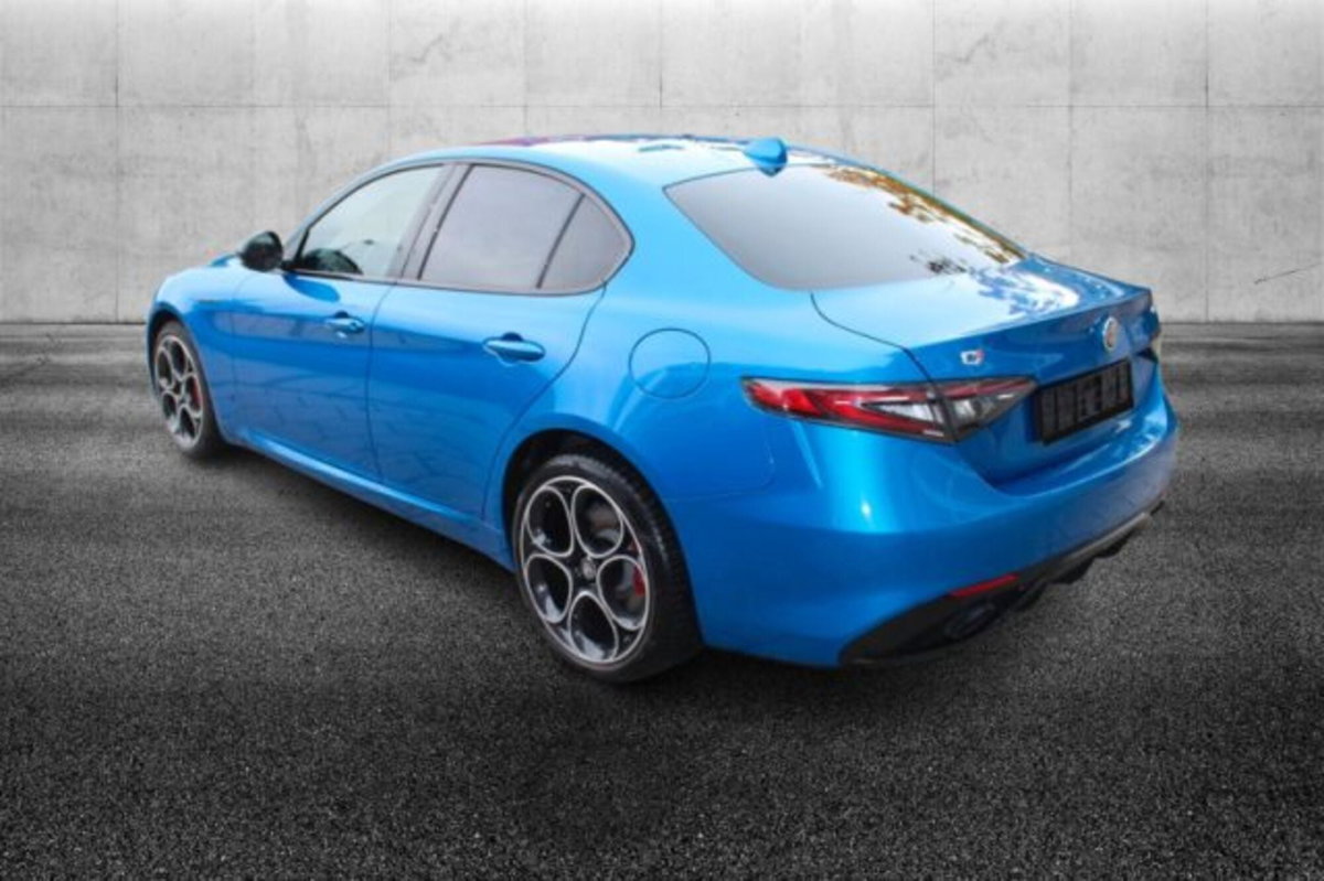 Alfa Romeo Giulia 2.0 Turbo 280 CV AT8 AWD Q4 Estrema (4)