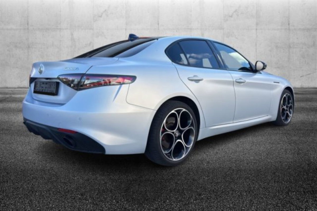 Alfa Romeo Giulia 2.2 Turbodiesel 210 CV AT8 AWD Q4 Estrema (3)