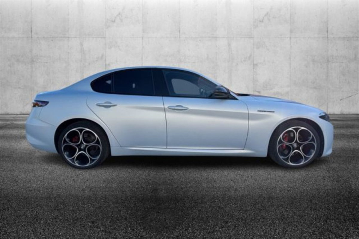 Alfa Romeo Giulia 2.2 Turbodiesel 210 CV AT8 AWD Q4 Estrema (5)