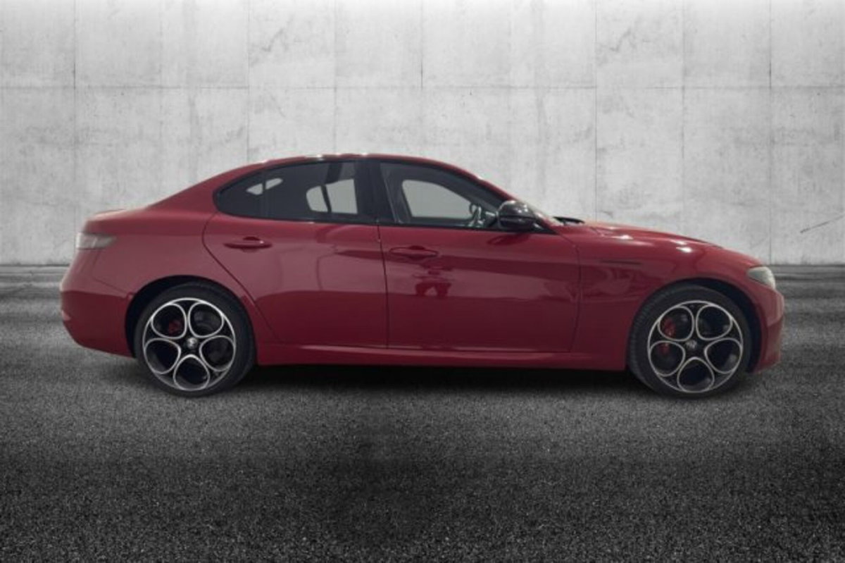Alfa Romeo Giulia 2.0 Turbo 280 CV AT8 AWD Q4 Estrema (5)