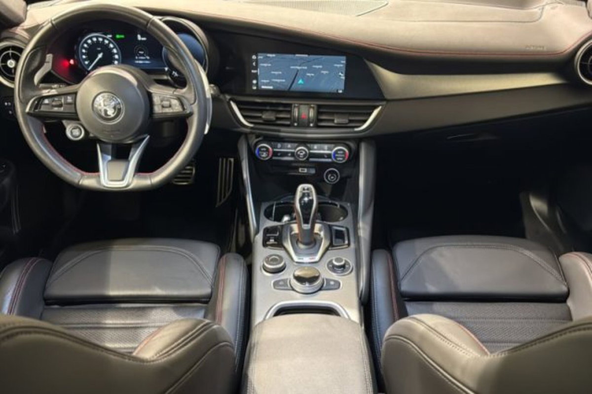Alfa Romeo Giulia 2.0 Turbo 280 CV AT8 AWD Q4 Estrema (6)