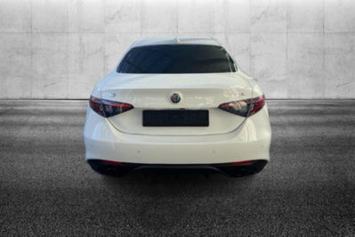 Alfa Romeo Giulia 2.0 Turbo 280 CV AT8 AWD Q4 Veloce (5)