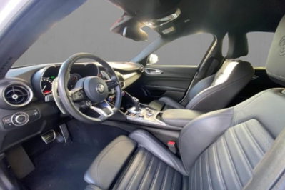 Alfa Romeo Giulia 2.0 Turbo 280 CV AT8 AWD Q4 Veloce (6)
