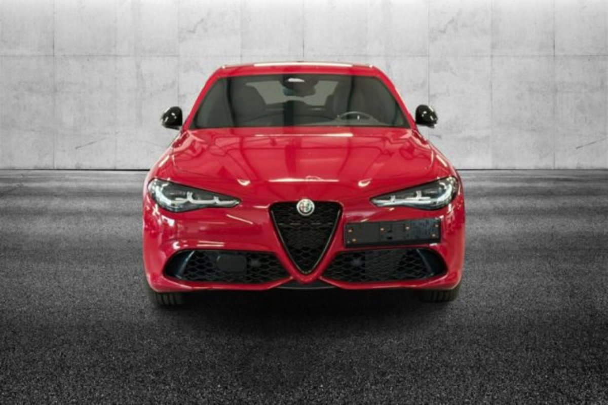 Alfa Romeo Giulia 2.0 Turbo 280 CV AT8 AWD Q4 Veloce (5)