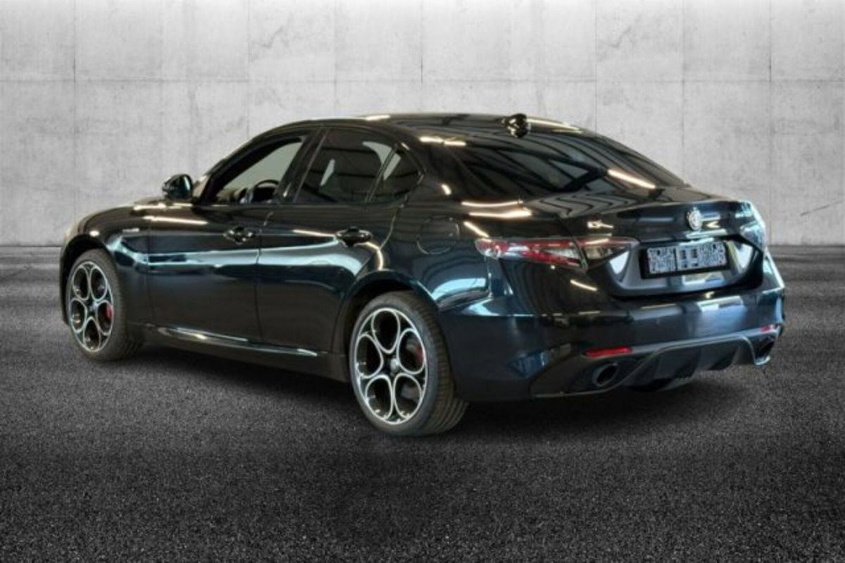 Alfa Romeo Giulia 2.0 Turbo 280 CV AT8 AWD Q4 Veloce (4)