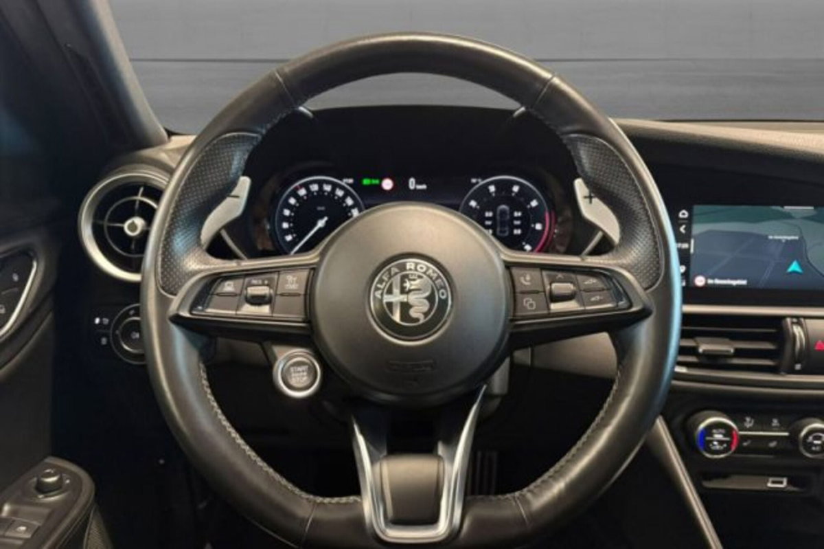 Alfa Romeo Giulia 2.0 Turbo 280 CV AT8 AWD Q4 Veloce (6)