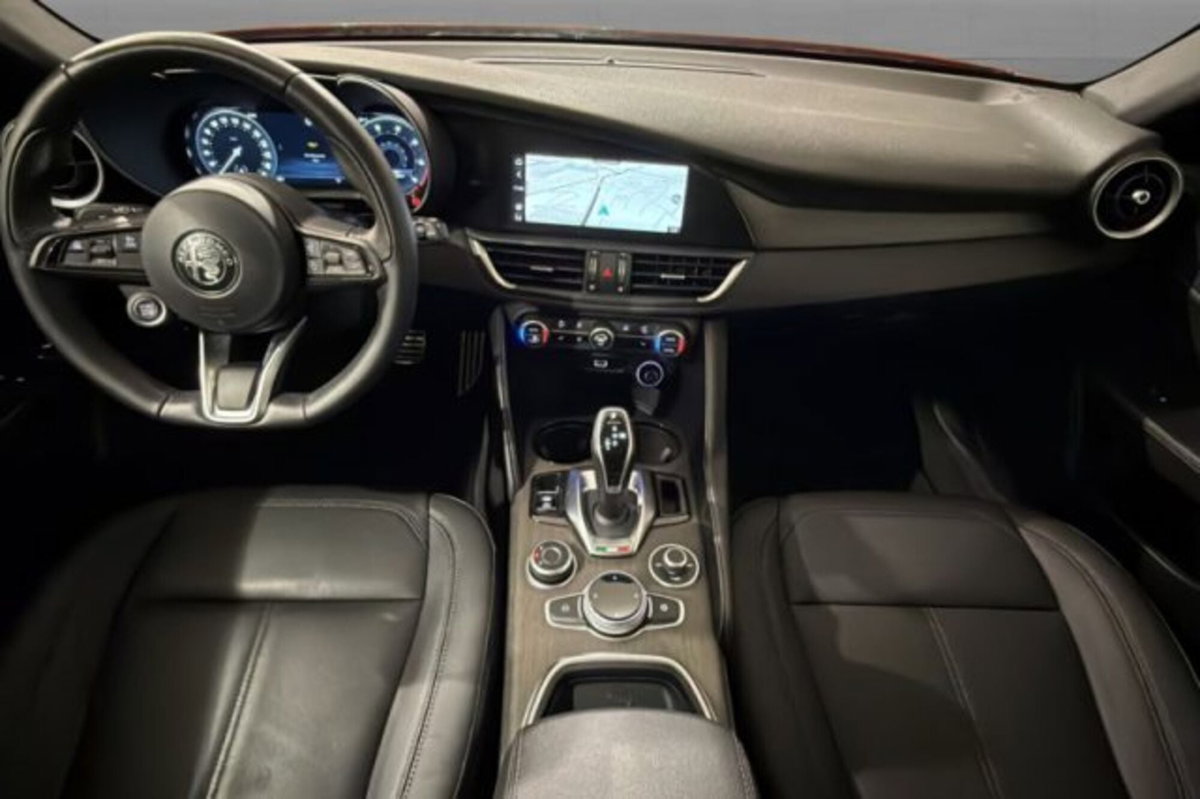 Alfa Romeo Giulia 2.0 Turbo 280 CV AT8 AWD Q4 Ti (6)